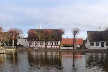 Landsbyer og lokalsamfund styrkes med 550 mio bla. til at sikre levende bymidter. 