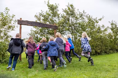 Skoler, lokalsamfund og politikere har indgået et forpligtende samarbejde i Jammerbugt Kommune med projektet Liv i by og skole.