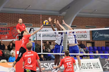 Guilherme Gava I aktion for NUIF i kampen mod VK Vestsjælland